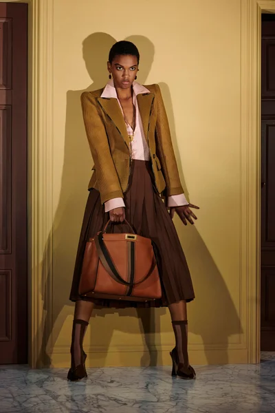 Look 16